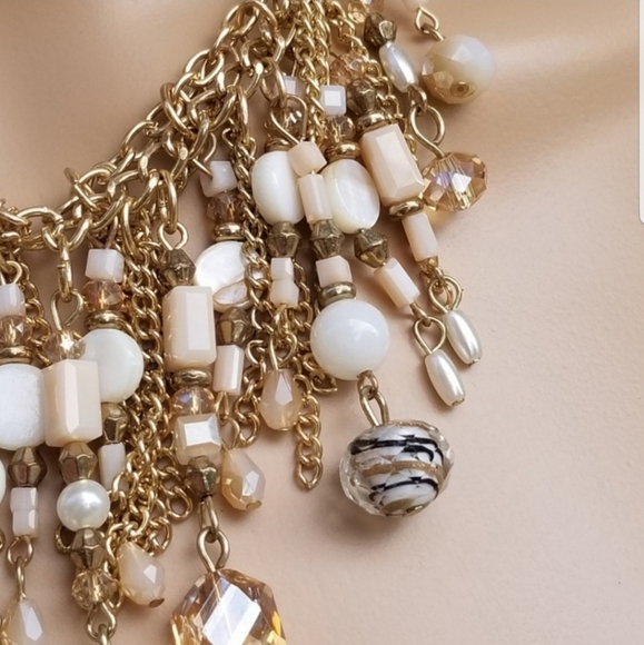 VINTAGE GOLDTONE CHAIN NECKLACE WITH MOTHER OF PEARL & ART GLASS BEADS - Picture 3 of 5